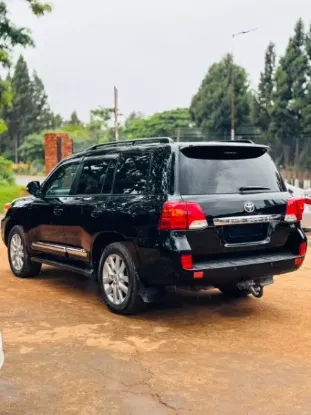 Picture of Toyota Land Cruiser 2015