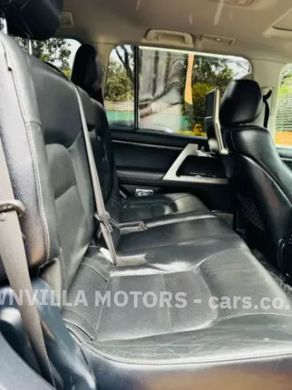 Picture of Toyota Land Cruiser 2015
