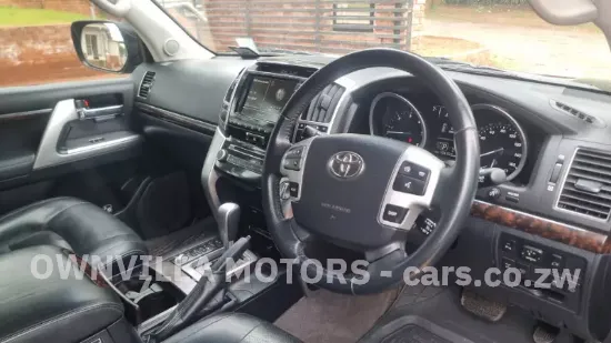 Picture of Toyota Land Cruiser 2015
