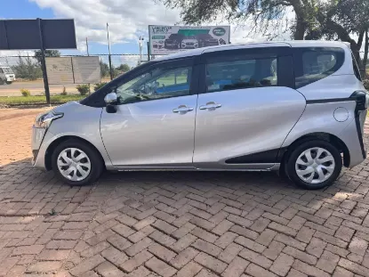Picture of Toyota Sienta 2017