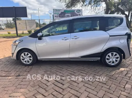Picture of Toyota Sienta 2017