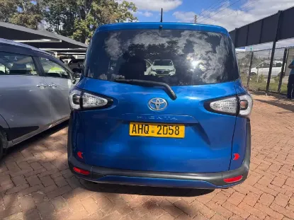 Picture of Toyota Sienta 2017