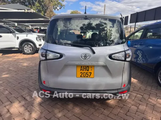 Picture of Toyota Sienta 2017