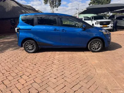 Picture of Toyota Sienta 2017