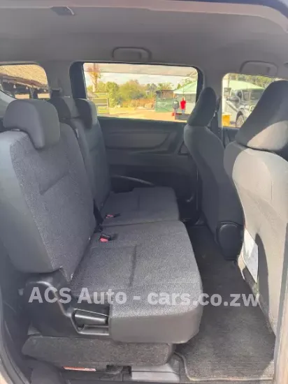 Picture of Toyota Sienta 2017