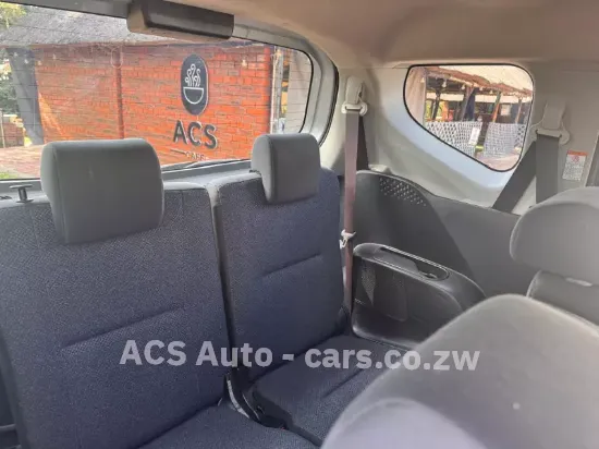 Picture of Toyota Sienta 2017