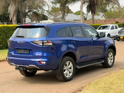 Picture of Isuzu Mu-X 2023