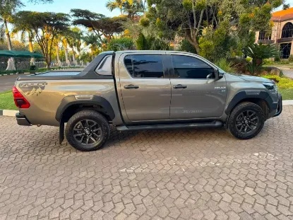 Picture of Toyota Hilux. 2012