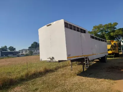 Picture of Horse Trailer Takes 8 Horses