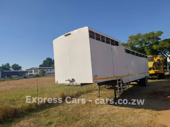 Picture of Horse Trailer Takes 8 Horses