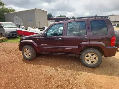 Picture of Jeep Cherokee 2004