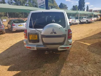 Picture of Mitsubishi Pajero 2001