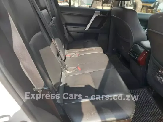 Picture of Toyota Land Cruiser 2016