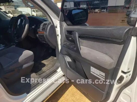 Picture of Toyota Land Cruiser 2016