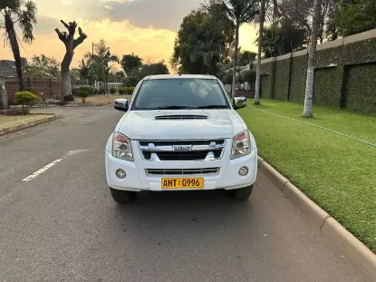 Picture of Isuzu KB300. 2012