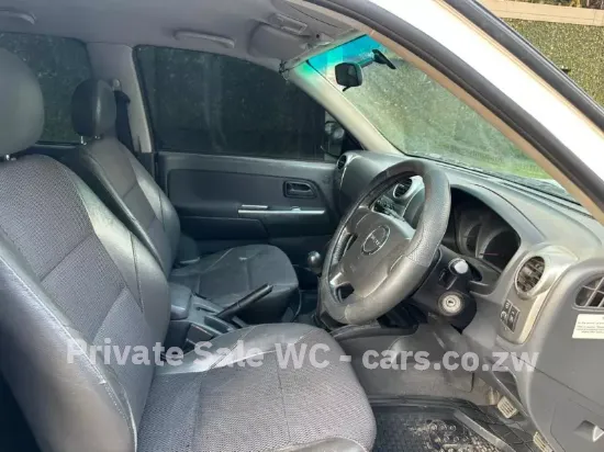 Picture of Isuzu KB300. 2012