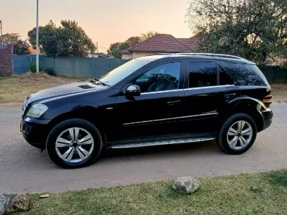 Picture of Mercedes Benz ML-Class 2009