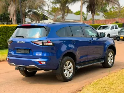 Picture of Isuzu Mu-X 2023