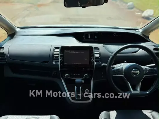 Picture of Nissan Serena 2017