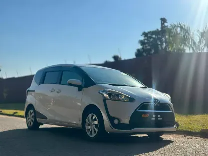 Picture of Toyota Sienta 2017