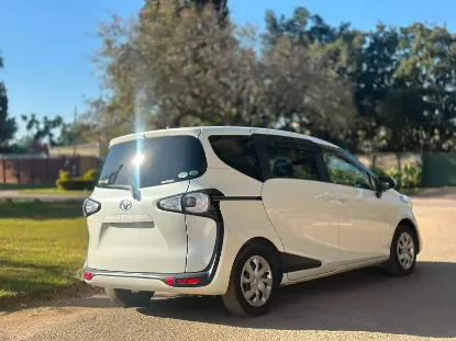 Picture of Toyota Sienta 2017