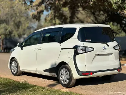 Picture of Toyota Sienta 2017