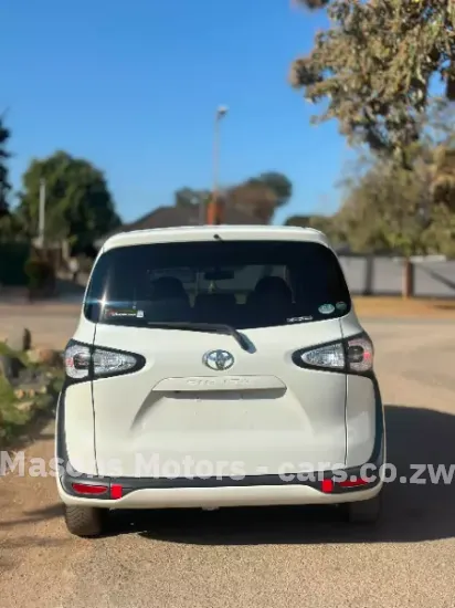 Picture of Toyota Sienta 2017