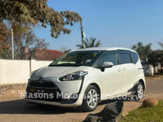 Picture of Toyota Sienta 2017