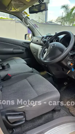 Picture of Nissan Caravan 2020