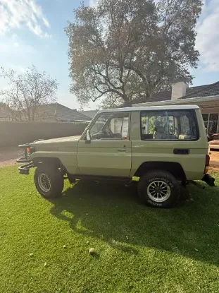Picture of Toyota Land Cruiser 1980