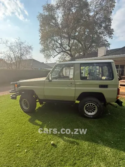 Picture of Toyota Land Cruiser 1980