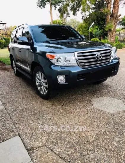Picture of Toyota Land Cruiser 2013