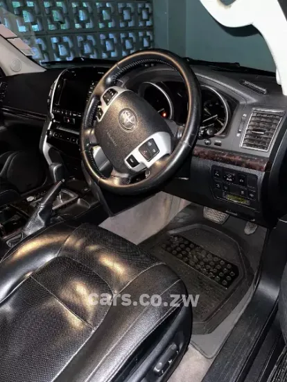 Picture of Toyota Land Cruiser 2013
