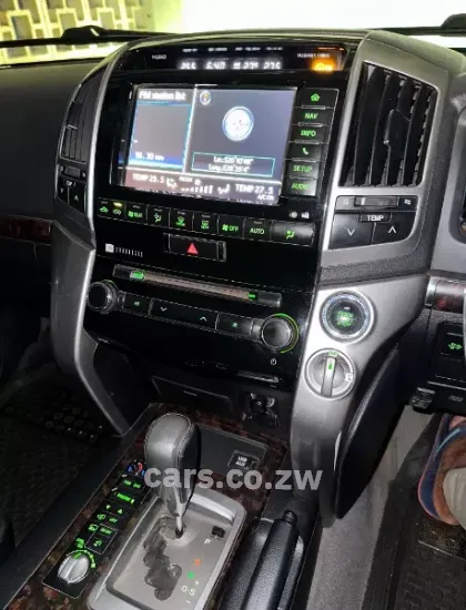 Picture of Toyota Land Cruiser 2013