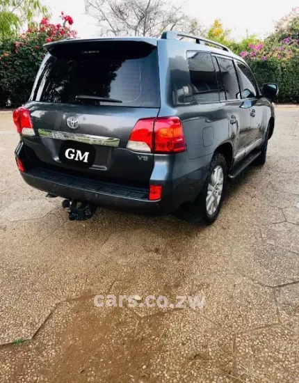 Picture of Toyota Land Cruiser 2013