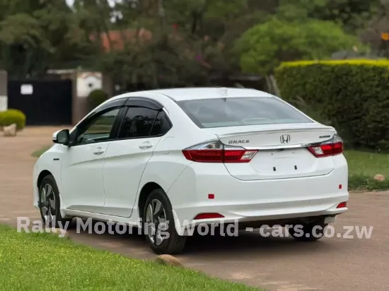 Picture of Honda Grace 2016