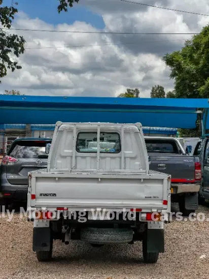 Picture of Mazda Bongo 2016