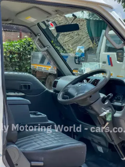 Picture of Mazda Bongo 2016