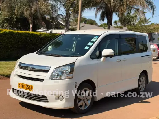 Picture of Toyota Noah 2008