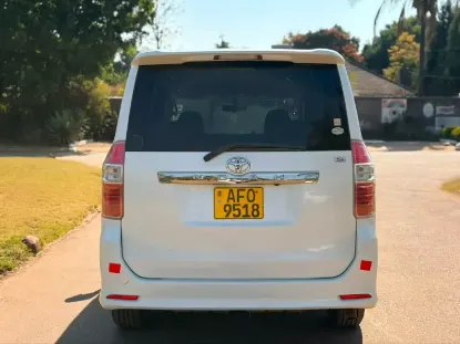 Picture of Toyota Noah 2008