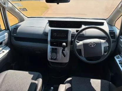 Picture of Toyota Noah 2008