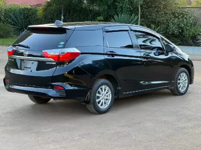 Picture of Honda Fit Shuttle 2017