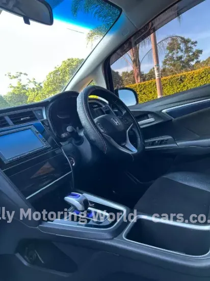 Picture of Honda Fit Shuttle 2017