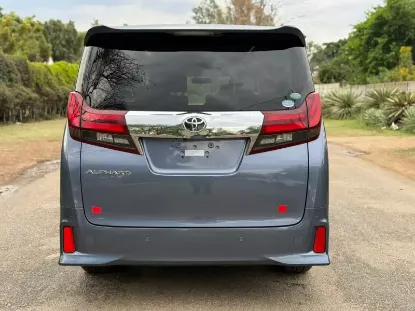 Picture of Toyota Alphard 2016