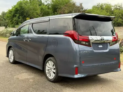 Picture of Toyota Alphard 2016