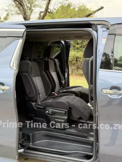 Picture of Toyota Alphard 2016