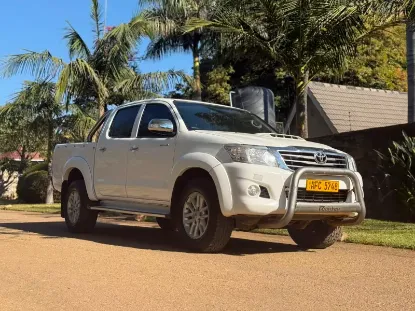 Picture of Toyota Hilux D4D Automatic 4x4 2014