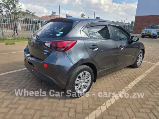 Picture of Mazda Demio 2017