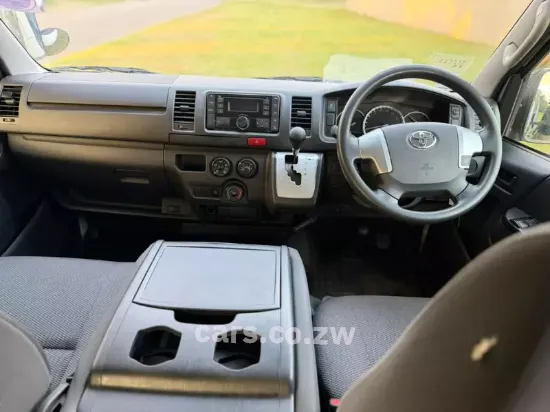 Picture of Toyota Quantum 2020