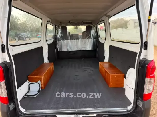 Picture of Nissan NV350 2020